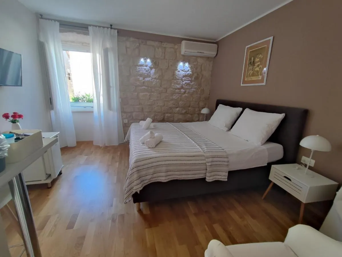 Carol Rooms Trogir 3*,