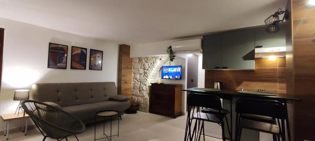 Carol Rooms Trogir 3*,  Croatia