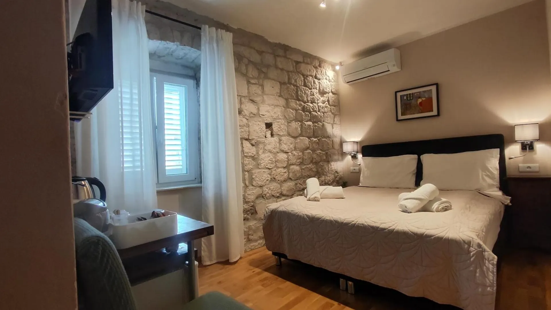 Carol Rooms Trogir 3*,