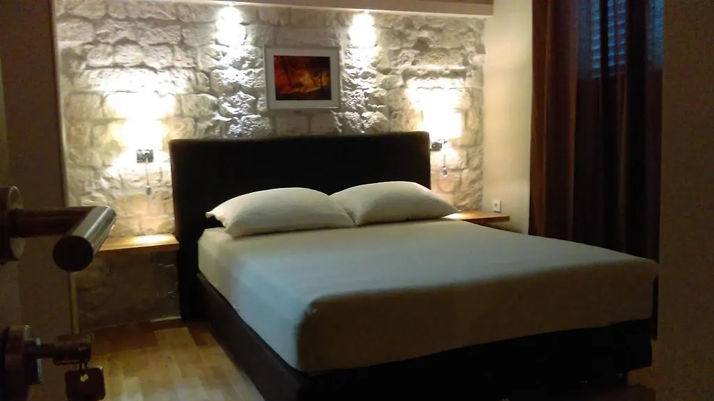 Carol Rooms Trogir Guest house