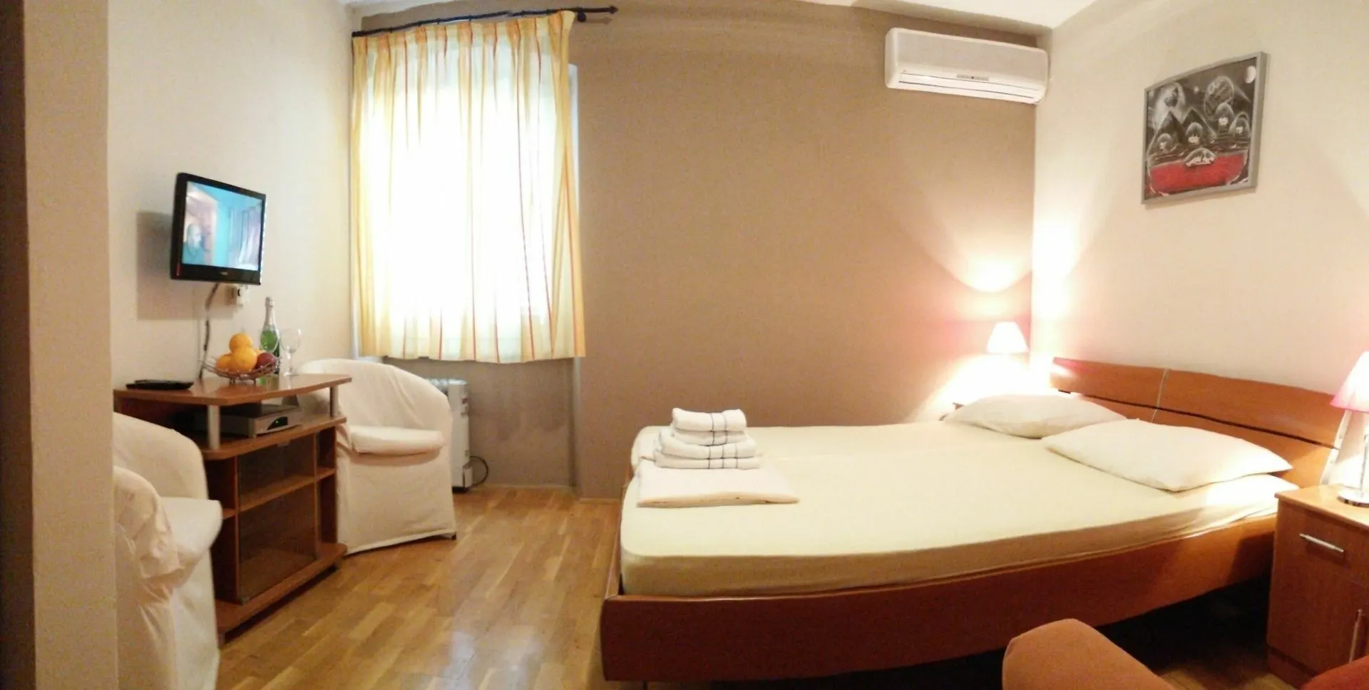 Carol Rooms Trogir Guest house