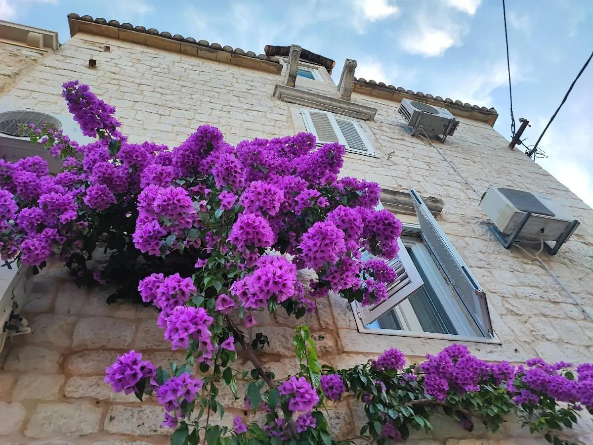Carol Rooms Trogir Horvátország